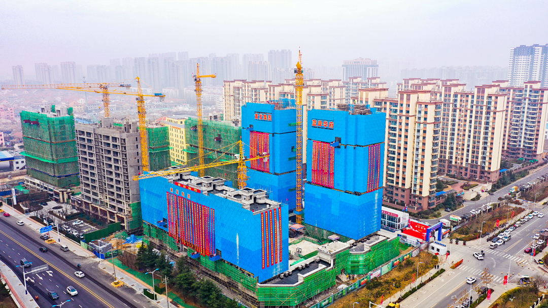 藍岸郡景產(chǎn)權(quán)型人才住房項目封頂(圖2) 藍岸郡景產(chǎn)權(quán)型人才住房項目封頂(圖2)