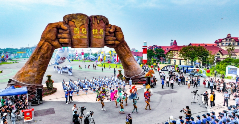 青島西海岸新區(qū)金沙灘啤酒城今日開城！