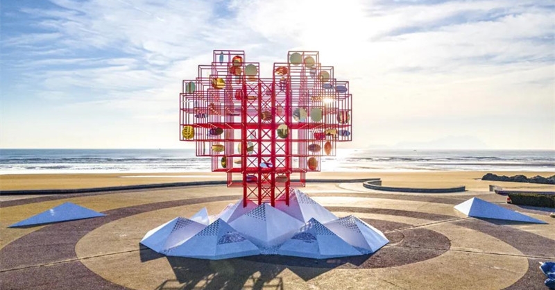 “山海情深?愛心匯聚”紅十字主題雕塑落戶城市陽臺(tái)景區(qū)